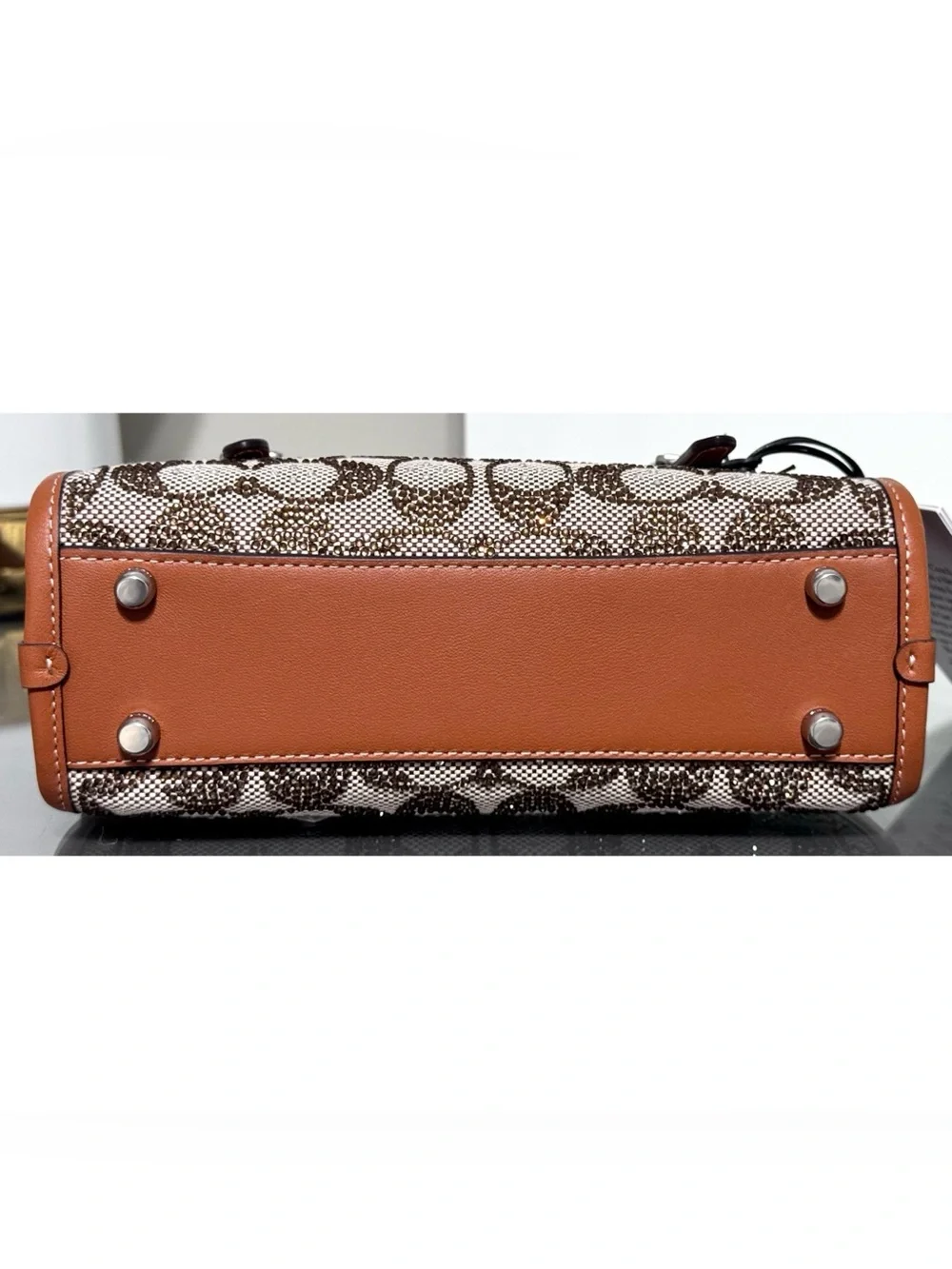 COACH Swing Zip Bag 20 In Crystal Signature Jacquard, BURNISHED AMBER
